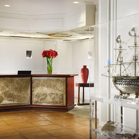 Pierre Ξενοδοχείο 5*